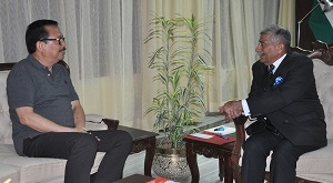 The Governor of Arunachal Pradesh Brig (Dr.) B.D. Mishra (Retd) with the Deputy Speaker Shri Chowna Mein at Raj Bhavan on 7th Oct�2017.